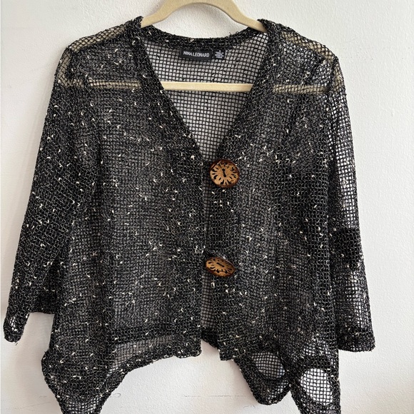 Nina Leonard crochet top. Size S. With wooden buttons. - Picture 2 of 5